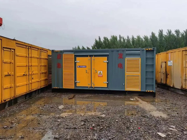 海淀柴油发电机如何判断干式空气滤清器是否需要更换？