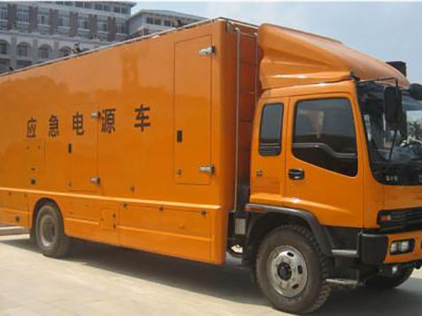 海淀冬季柴油发电机启动前，如何检查燃油系统中的积水？